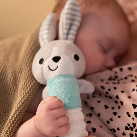 BabyOno sípoló és csörgő plüss nyuszi 